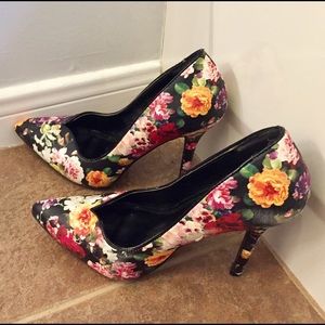 💌Flower 3" Heels size 8